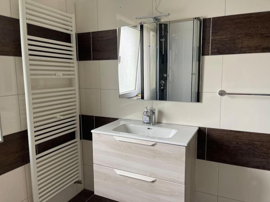 Duesseldorf Messe And Airport, 2-Bedroom Apartment With Kitchen And Garden 杜伊斯堡 外观 照片